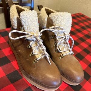 Sorel Hi-Line Cozy Lace-Up Hiking Boot